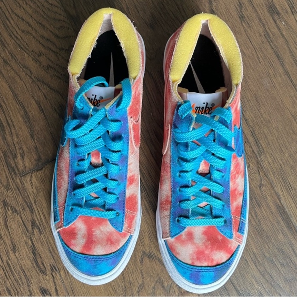 Nike Blazer Low '77 Vintage By You Custom Shoe. Tye Dye Red and blue. Men's sz 8